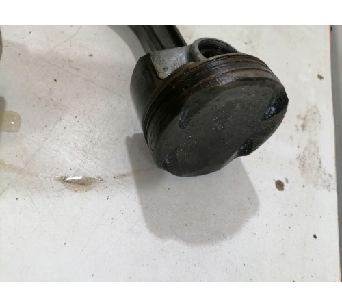 Шатун с поршнем 3,0 бензин