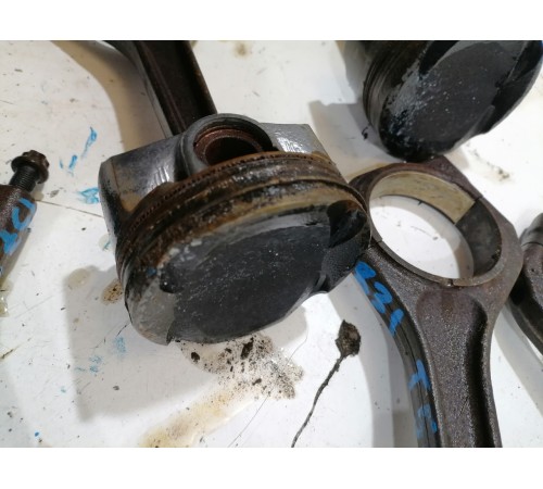 Шатун с поршнем 3,0 бензин