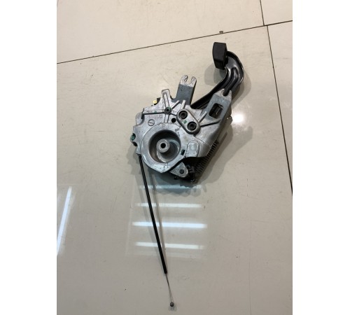 Педаль стояночного тормоза