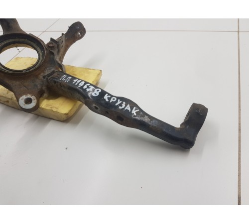 Кулак поворотный передний правый