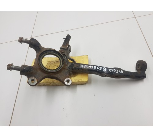 Кулак поворотный передний правый