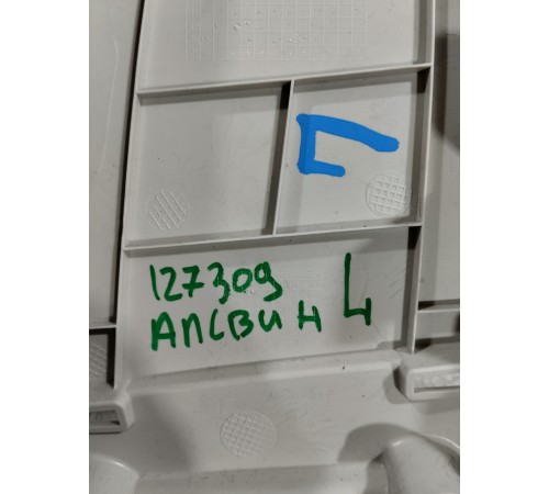 Обшивка центральной стойки левая верхняя