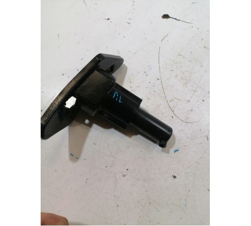 Форсунка омывателя фар левая