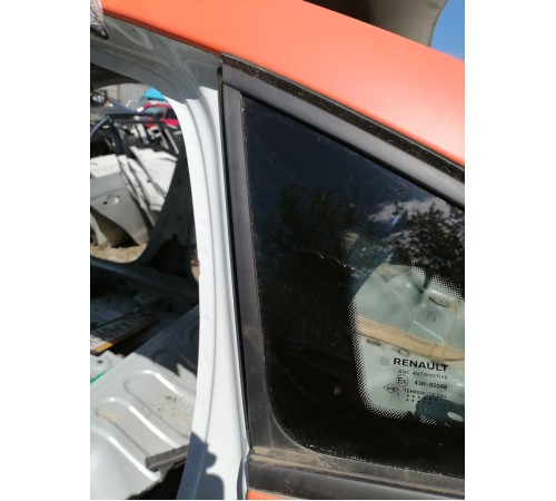 Стекло кузовное глухое заднее левое