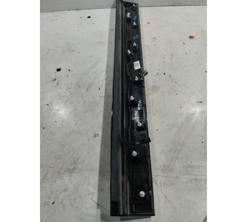 Накладка (молдинг) двери передняя левая нижняя