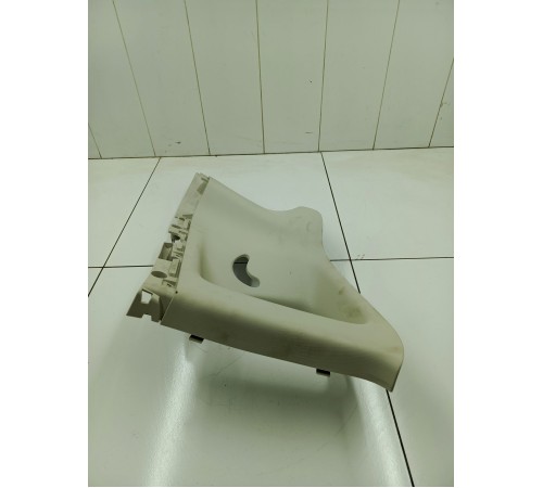 Оюшивка задней стойки левая верхняя