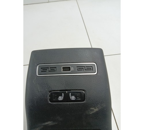 Накладка центральной консоли задняя