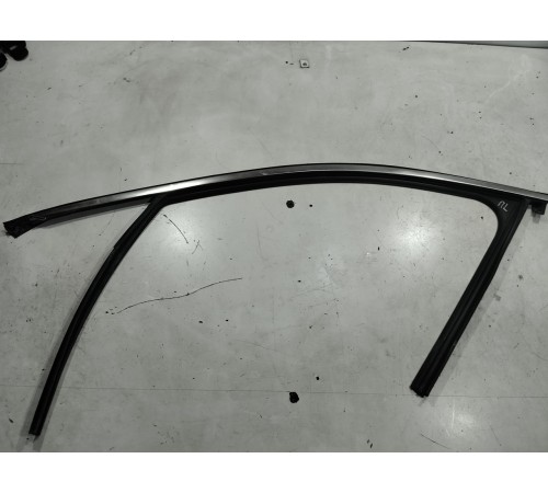 Уплотнитель стекла двери (передний левый)