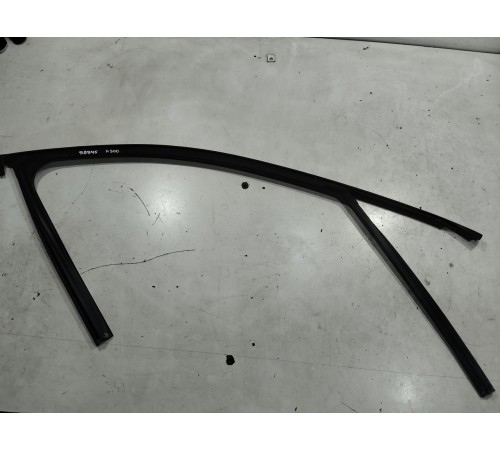 Уплотнитель стекла двери (передний левый)