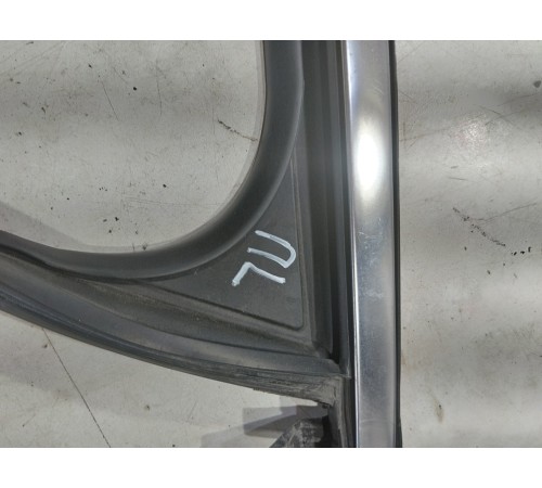 Уплотнитель стекла двери (передний левый)