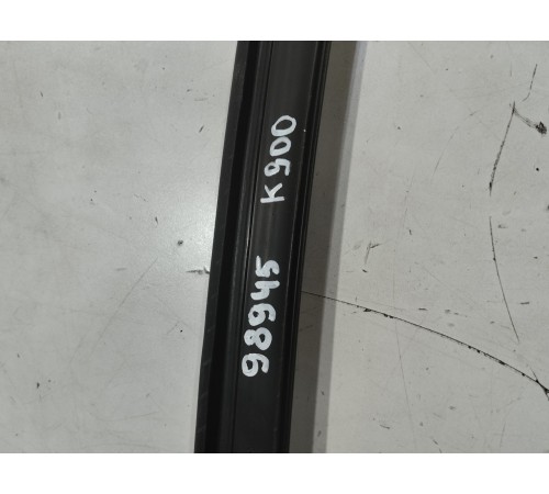 Уплотнитель стекла двери (передний левый)