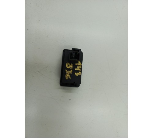 Кнопка открывания багажника