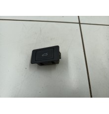 Кнопка открывания багажника