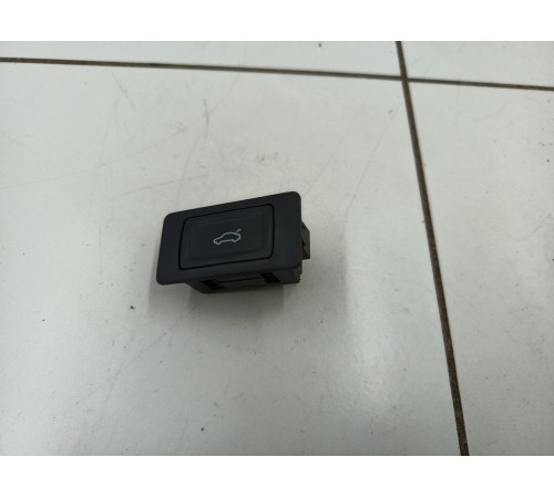 Кнопка открывания багажника