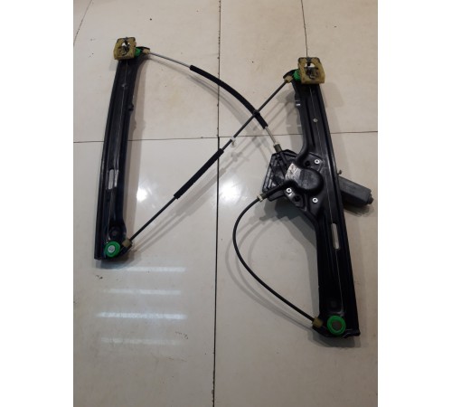 Стеклоподъёмник (передний, правый)