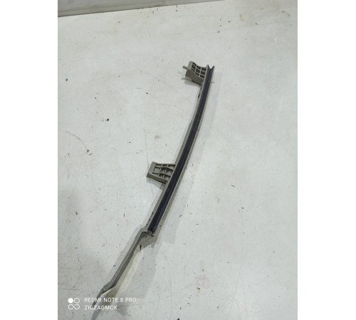 Направляющая стекла (задняя правая)