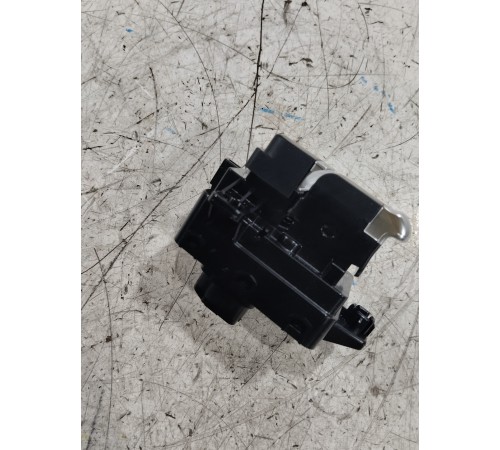 Кнопка стояночного тормоза