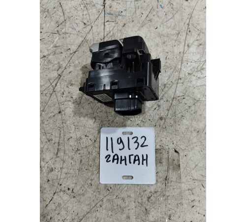 Кнопка стояночного тормоза