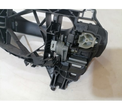 Ручка двери передняя правая внешняя