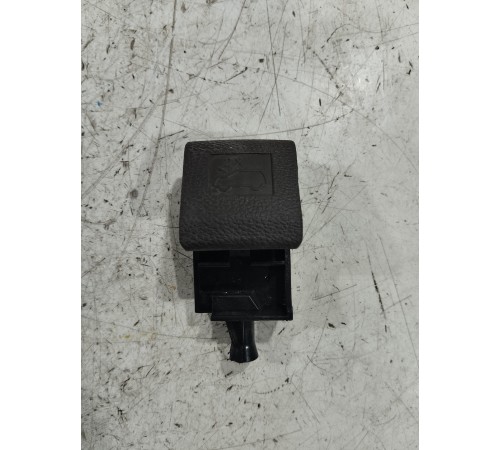 Рычаг открывания капота