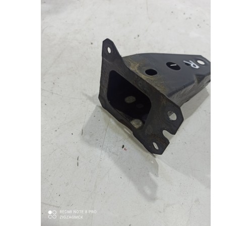 Кронштейн(крепление) усилителя переднего бампера правый