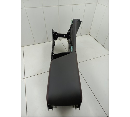 Центральная консоль с подлокотником