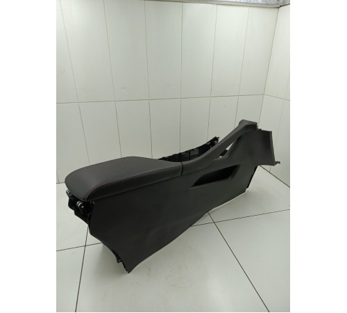 Центральная консоль с подлокотником