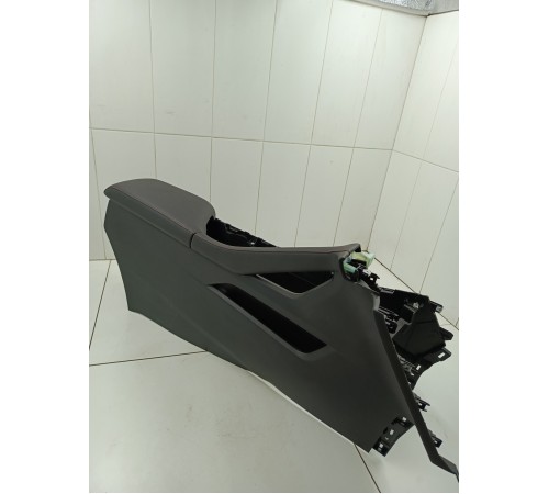 Центральная консоль с подлокотником