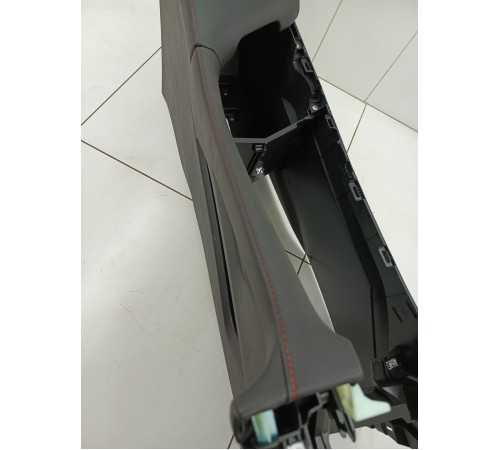 Центральная консоль с подлокотником