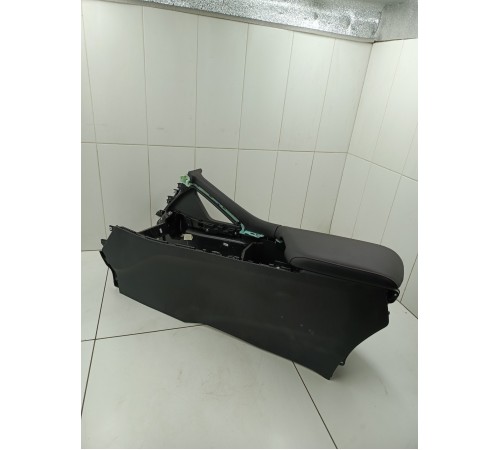 Центральная консоль с подлокотником