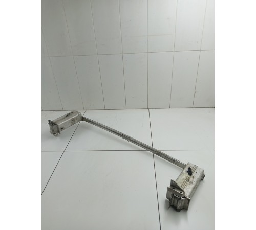 Усилитель переднего бампера