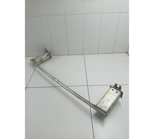 Усилитель переднего бампера