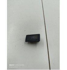 Кнопка закрывания крышки багажника