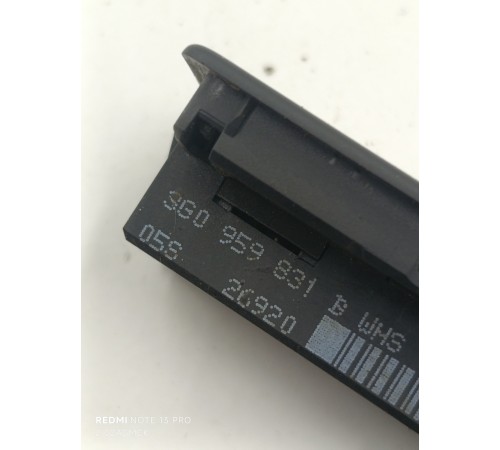 Кнопка закрывания крышки багажника