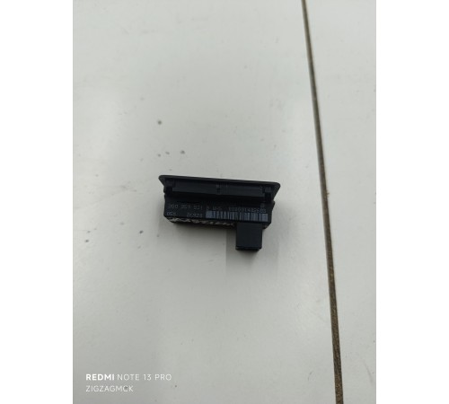 Кнопка закрывания крышки багажника