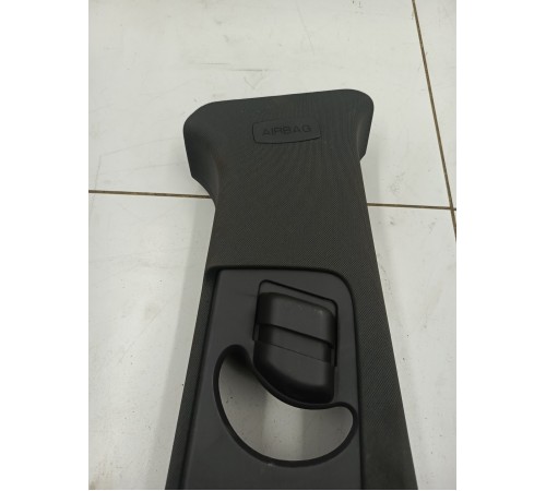 Обшивка центральной стойки правая верхняя