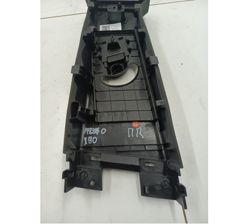 Обшивка центральной стойки правая верхняя