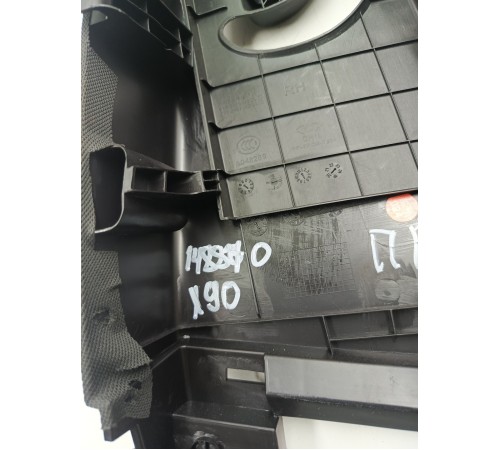 Обшивка центральной стойки правая верхняя