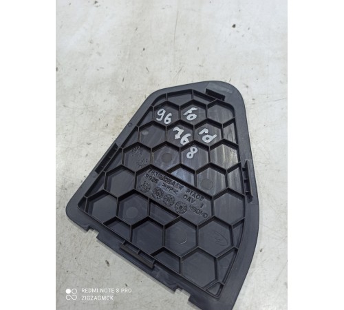 Наклада обшивки багажника