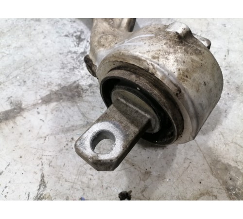 Рычаг подвески правый