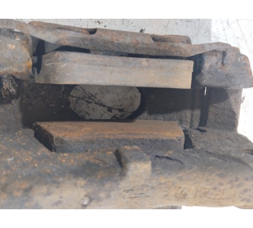 Суппорт передний правый