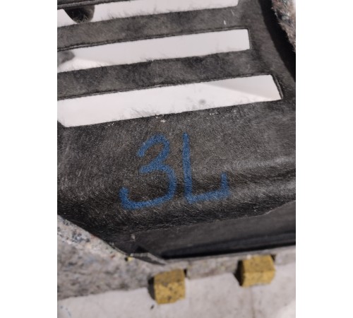 Обшивка багажника левая