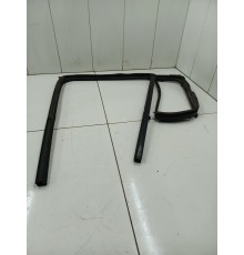 Уплотнитель стекла двери задний левый