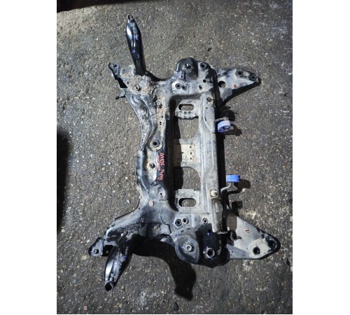 Балка подвески передняя (подрамник)