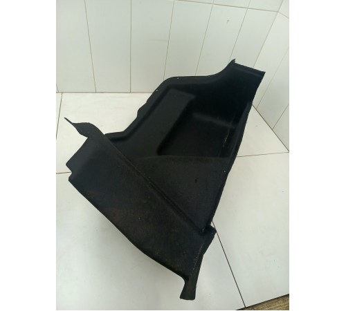 Обшивка багажника правая