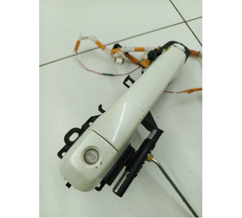 Ручка двери передняя левая наружная