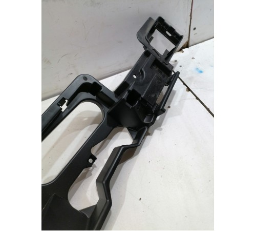 Кронштейн полки багажника правый