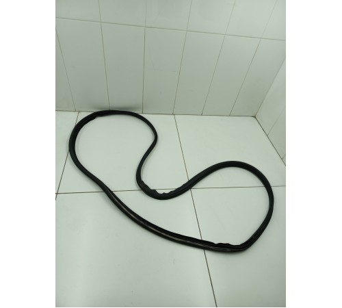 Уплотнитель проема двери задний правый