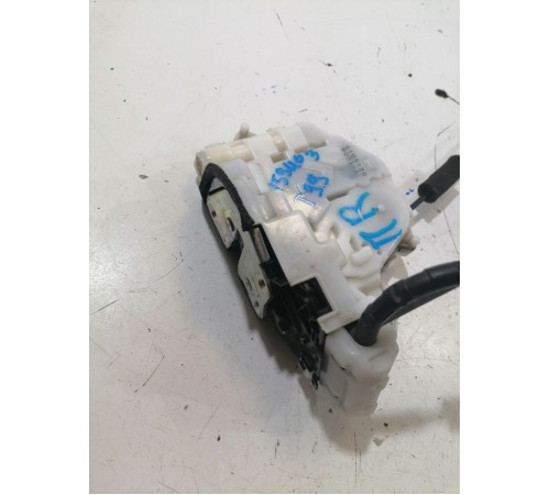  Замок двери передней правой