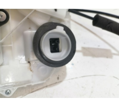  Замок двери передней правой